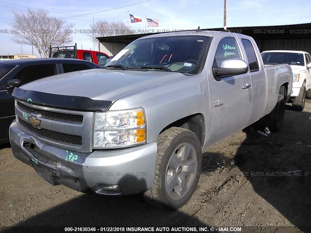 1GCRCSE09BZ267087 - 2011 CHEVROLET SILVERADO C1500 LT SILVER photo 2