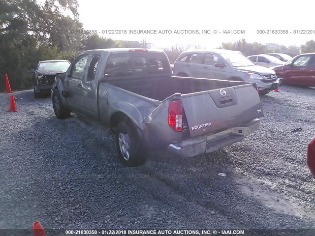 1N6AD06UX8C417667 - 2008 NISSAN FRONTIER KING CAB LE/SE/OFF ROAD GRAY photo 3