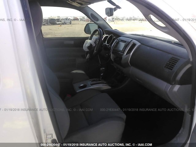 5TFLU4EN0DX059429 - 2013 TOYOTA TACOMA DOUBLE CAB თეთრი ფოტო 5