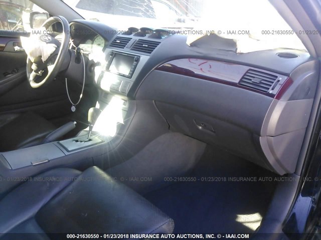 4T1CA30P94U005099 - 2004 TOYOTA CAMRY SOLARA SE/SLE შავი ფოტო 5