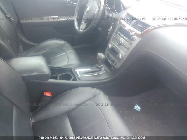 1G1ZE5EB1AF293107 - 2010 CHEVROLET MALIBU LTZ 银色 照片 5