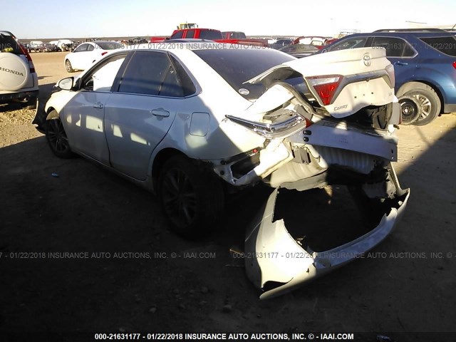 4T1BF1FK6HU369984 - 2017 TOYOTA CAMRY LE/XLE/SE/XSE თეთრი ფოტო 3