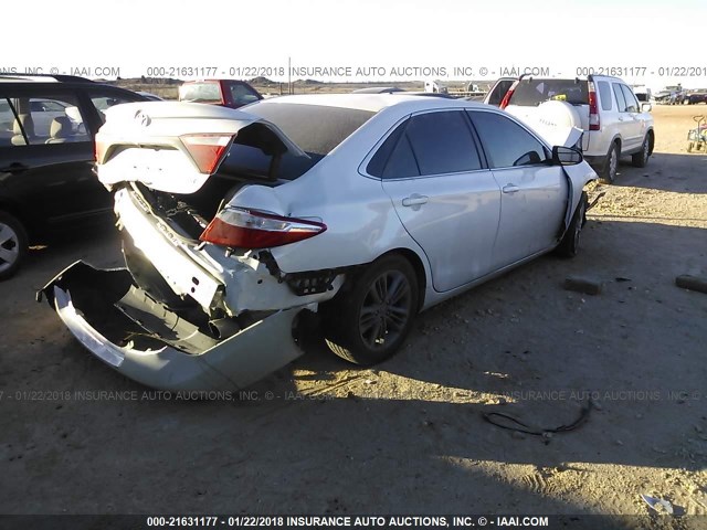 4T1BF1FK6HU369984 - 2017 TOYOTA CAMRY LE/XLE/SE/XSE თეთრი ფოტო 4