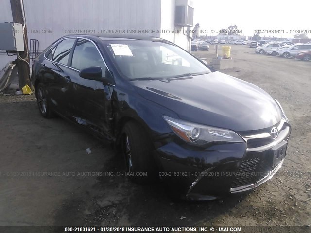 4T1BF1FK1GU167598 - 2016 TOYOTA CAMRY LE/XLE/SE/XSE Bleu photo 1