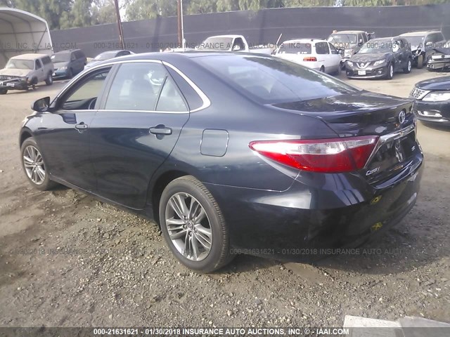 4T1BF1FK1GU167598 - 2016 TOYOTA CAMRY LE/XLE/SE/XSE Bleu photo 3