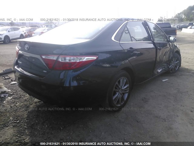 4T1BF1FK1GU167598 - 2016 TOYOTA CAMRY LE/XLE/SE/XSE Bleu photo 4