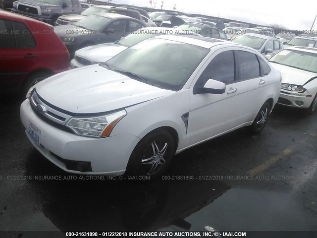 1FAHP35NX8W263759 - 2008 FORD FOCUS SE/SEL/SES WHITE photo 2