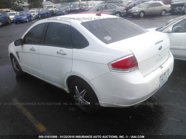 1FAHP35NX8W263759 - 2008 FORD FOCUS SE/SEL/SES WHITE photo 3