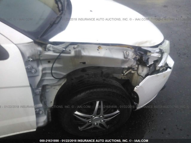 1FAHP35NX8W263759 - 2008 FORD FOCUS SE/SEL/SES WHITE photo 6