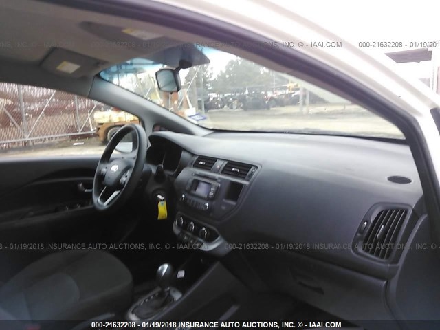 KNADM4A3XF6467161 - 2015 KIA RIO LX Սպիտակ լուսանկար 5