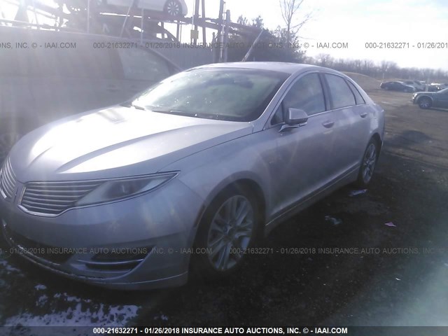 3LN6L2LUXER835697 - 2014 LINCOLN MKZ HYBRID SILVER photo 2