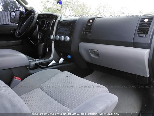 5TFRM5F12AX012054 - 2010 TOYOTA TUNDRA DOUBLE CAB SR5 GRAY photo 5