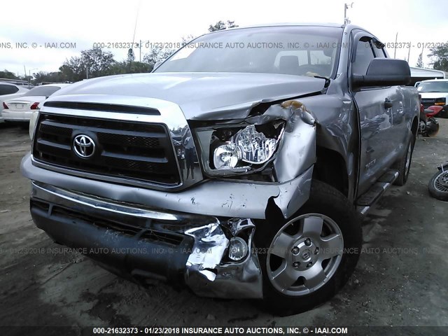 5TFRM5F12AX012054 - 2010 TOYOTA TUNDRA DOUBLE CAB SR5 GRAY photo 6