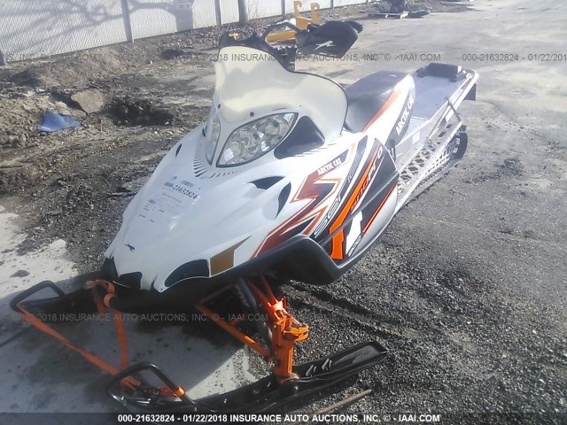 4UF11SNW6BT105520 - 2011 ARCTIC CAT SNOWMOBILE WHITE photo 2