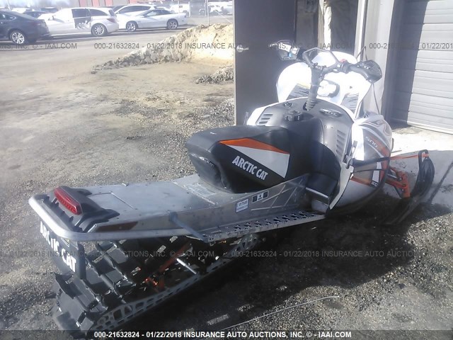4UF11SNW6BT105520 - 2011 ARCTIC CAT SNOWMOBILE WHITE photo 4