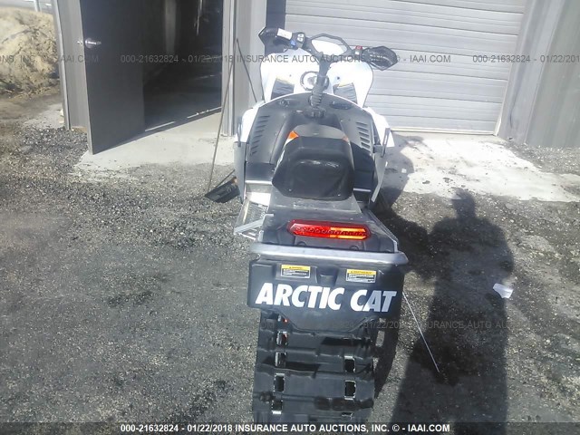 4UF11SNW6BT105520 - 2011 ARCTIC CAT SNOWMOBILE WHITE photo 8