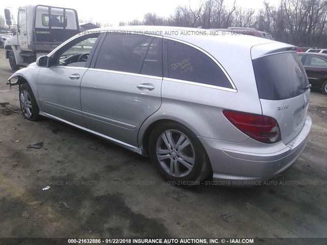 4JGCB65E18A075371 - 2008 MERCEDES-BENZ R 350 SILVER photo 3