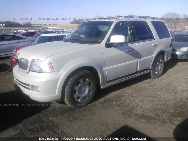 5LMFU28566LJ12067 - 2006 LINCOLN NAVIGATOR WHITE photo 2