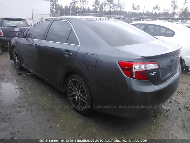 4T1BF1FK1EU348911 - 2014 TOYOTA CAMRY L/SE/LE/XLE GRAY photo 3