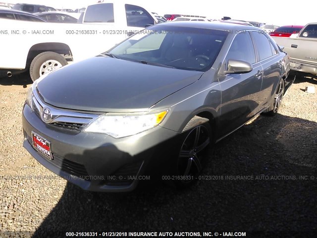 4T1BF1FK8CU628547 - 2012 TOYOTA CAMRY SE/LE/XLE GRAY photo 2