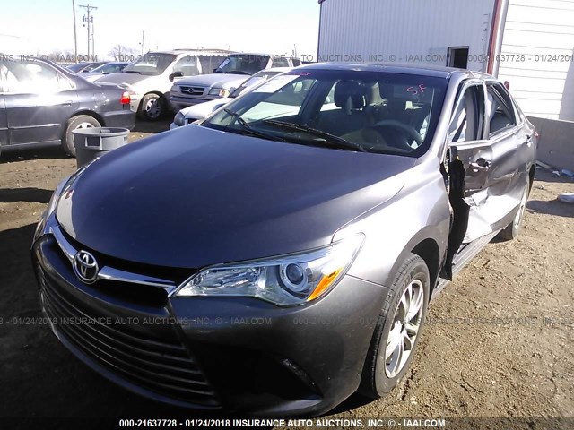 4T4BF1FK4GR516758 - 2016 TOYOTA CAMRY LE/XLE/SE/XSE 灰色 照片 2