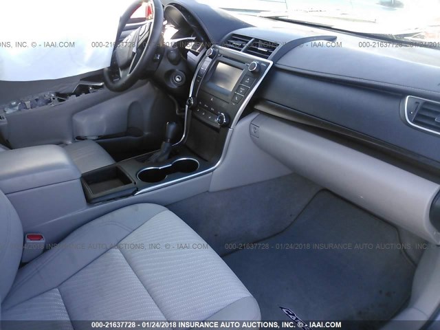4T4BF1FK4GR516758 - 2016 TOYOTA CAMRY LE/XLE/SE/XSE 灰色 照片 5