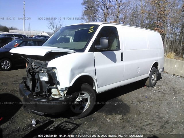 1GTFG15X861143489 - 2006 GMC SAVANA G1500 WHITE photo 2