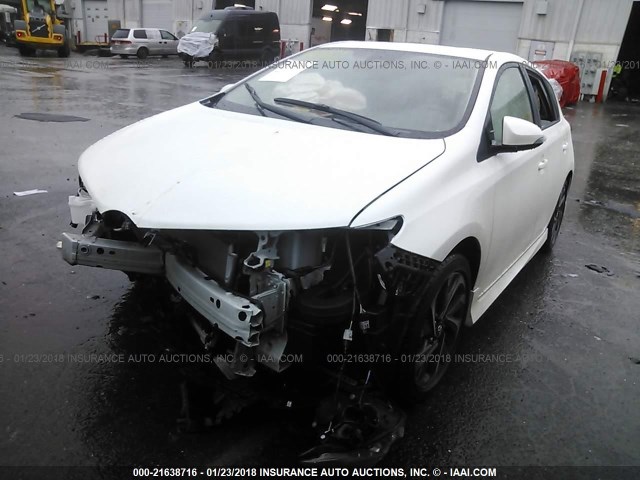 JTNKARJE4JJ555318 - 2018 TOYOTA COROLLA IM WHITE photo 2