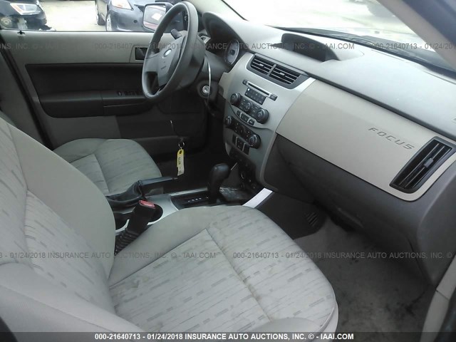 1FAHP35N28W204429 - 2008 FORD FOCUS SE/SEL/SES GRAY photo 5