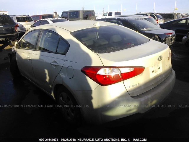 KNAFK4A63F5312563 - 2015 KIA FORTE LX WHITE photo 3