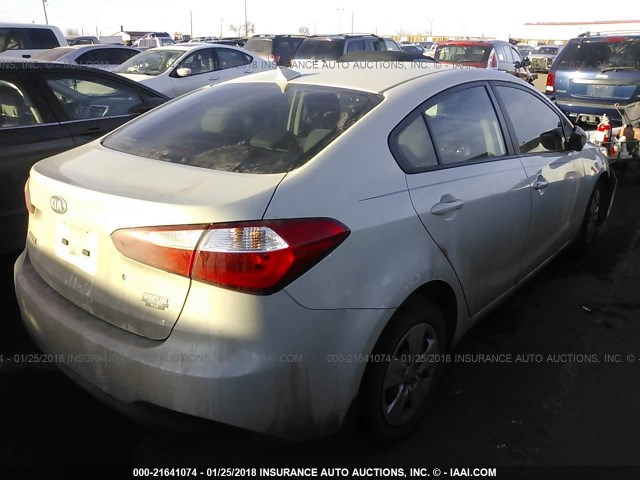 KNAFK4A63F5312563 - 2015 KIA FORTE LX WHITE photo 4