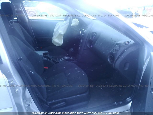 2G2WP552761260510 - 2006 PONTIAC GRAND PRIX SILVER photo 5