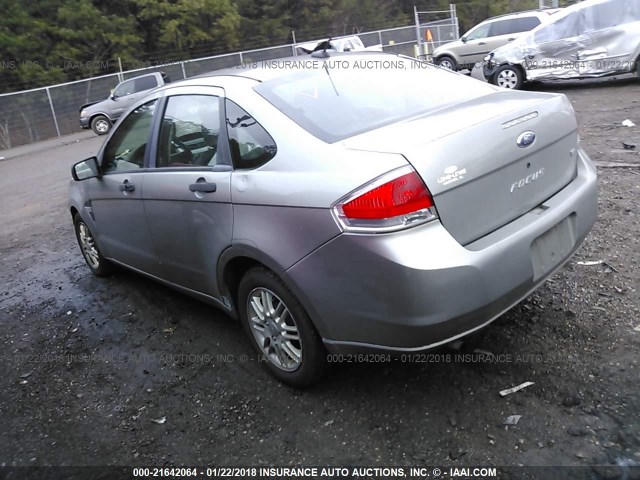 1FAHP35N68W176697 - 2008 FORD FOCUS SE/SEL/SES SILVER photo 3