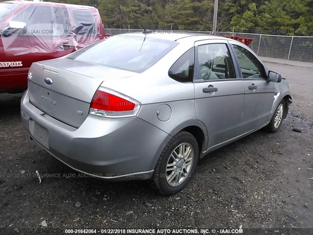 1FAHP35N68W176697 - 2008 FORD FOCUS SE/SEL/SES SILVER photo 4