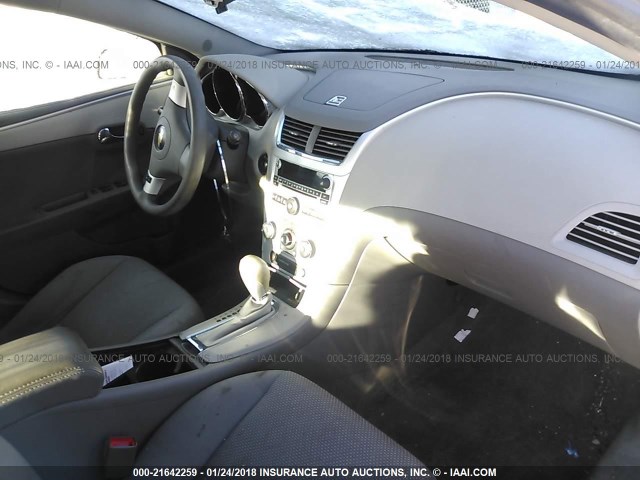 1G1ZB5EB0AF264061 - 2010 CHEVROLET MALIBU LS Сұр фото 5
