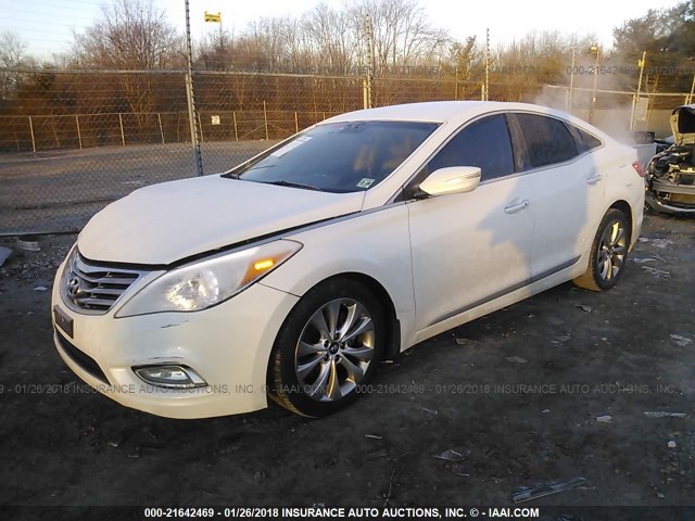 KMHFG4JG0DA223319 - 2013 HYUNDAI AZERA WHITE photo 2