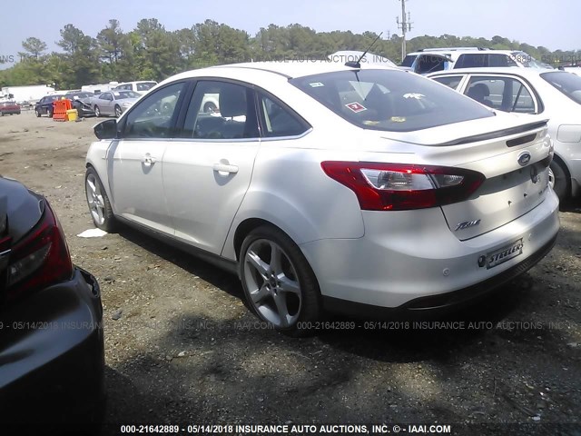 1FAHP3J27CL149546 - 2012 FORD FOCUS TITANIUM WHITE photo 3