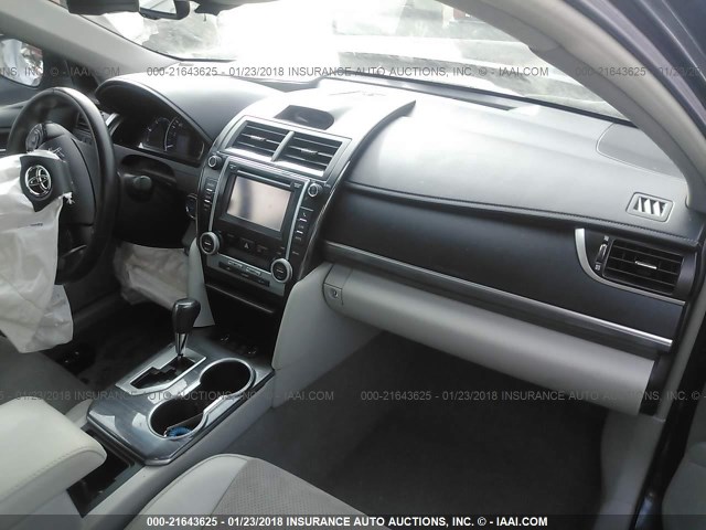 4T1BD1FK9CU058631 - 2012 TOYOTA CAMRY HYBRID/LE/XLE 蓝色 照片 5