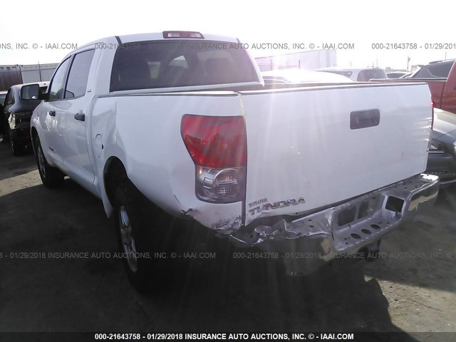 5TFET54109X028656 - 2009 TOYOTA TUNDRA CREWMAX/CREWMAX SR5 WHITE photo 3