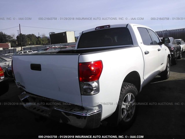 5TFET54109X028656 - 2009 TOYOTA TUNDRA CREWMAX/CREWMAX SR5 WHITE photo 4