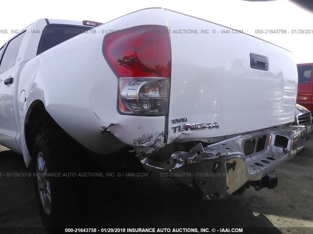 5TFET54109X028656 - 2009 TOYOTA TUNDRA CREWMAX/CREWMAX SR5 WHITE photo 6