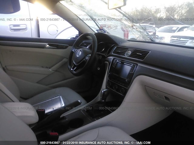 1VWDT7A30HC075931 - 2017 VOLKSWAGEN PASSAT R-LINE Ağ foto 5