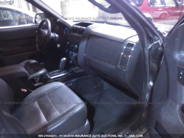 1FMCU0E71AKA62080 - 2010 FORD ESCAPE LIMITED BLACK photo 5