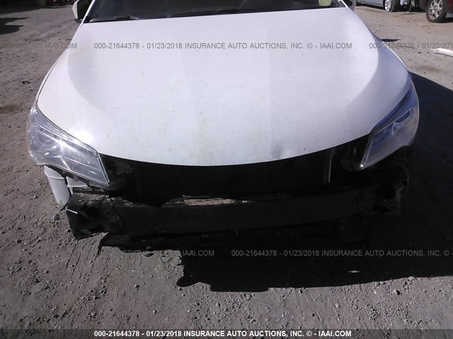 4T1BF1FK3HU325649 - 2017 TOYOTA CAMRY LE/XLE/SE/XSE WHITE photo 6