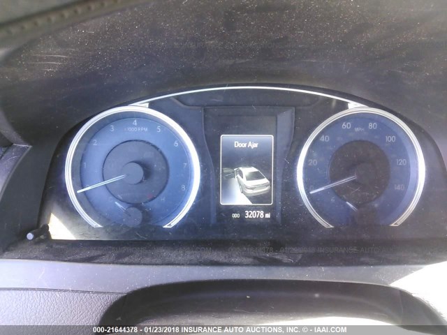 4T1BF1FK3HU325649 - 2017 TOYOTA CAMRY LE/XLE/SE/XSE WHITE photo 7