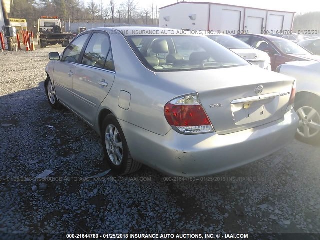 4T1BF30K25U086420 - 2005 TOYOTA CAMRY LE/XLE/SE 银色 照片 3