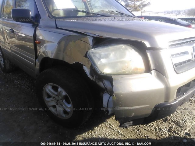 5FNYF28156B022029 - 2006 HONDA PILOT LX GOLD photo 6