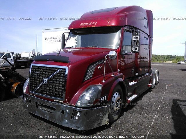 4V4NC9GH97N443973 - 2007 VOLVO VN L MAROON photo 2