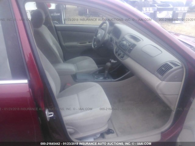 4T1BE32K82U087115 - 2002 TOYOTA CAMRY LE/XLE/SE 红色 照片 5