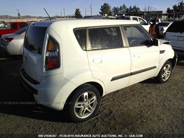 KNDJT2A21A7166219 - 2010 KIA SOUL +/!/SPORT WHITE photo 4